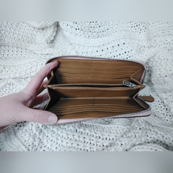 PRICE DROP! Coach Pink Heart Pattern Women's Wallet (NWOT) - Picture 4 of 5